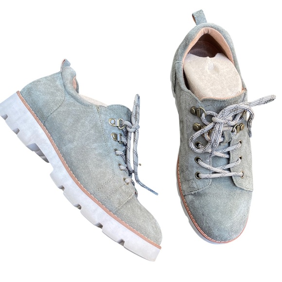 Vionic Light Green Suede Lace-Up Sneakers size 7 - Picture 1 of 7